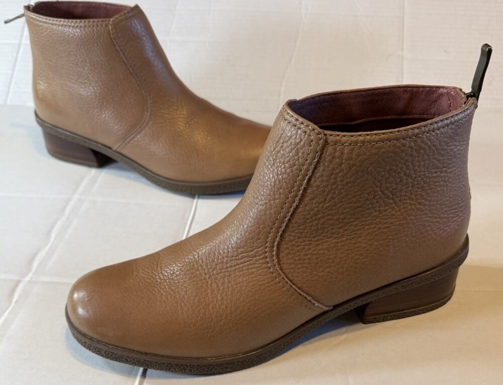 DANSKO Becki Size 40/9.5 Tan Pebbled Leather Back Zip Ankle Boots